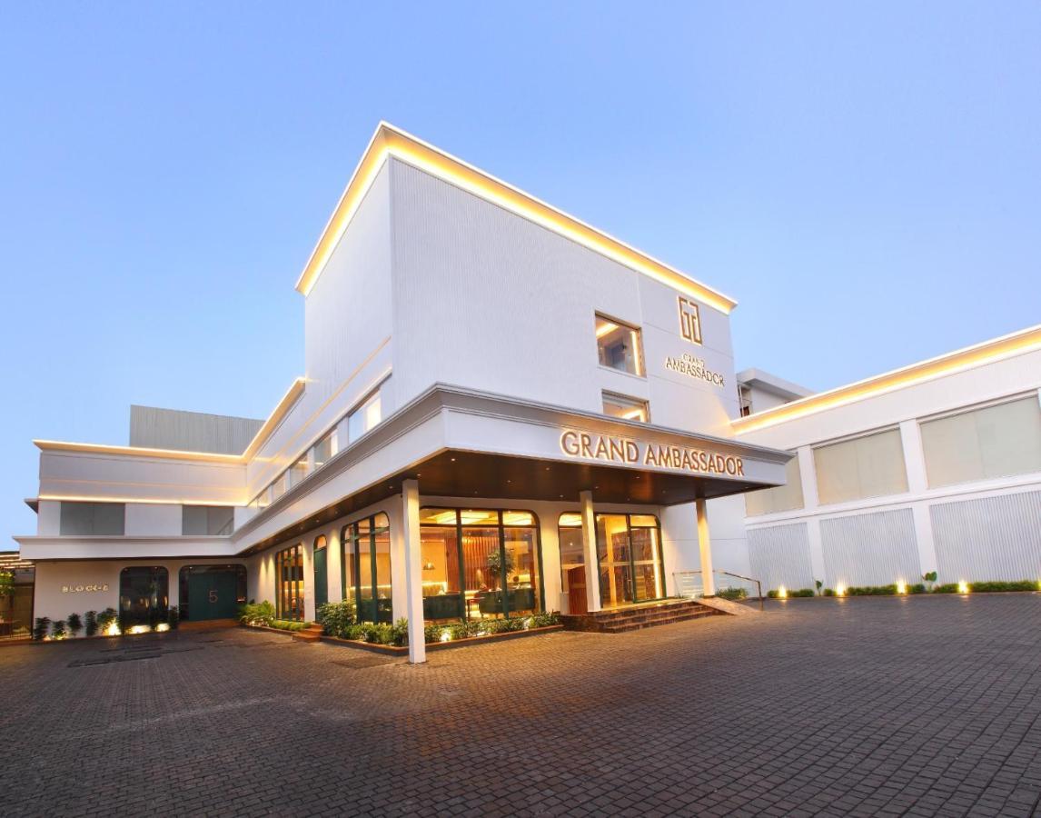 The Grand Ambassador Hotel Kottayam Luaran gambar